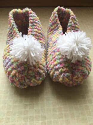 POMPOM SLIPPER SOCKS CHENILLE GARTER STITCH BEGINNER KNITTING PATTERN