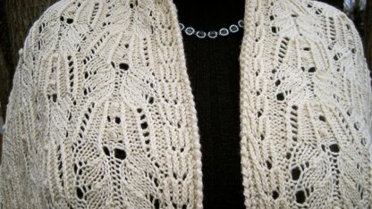 Futano Bobble and Lace Shawl