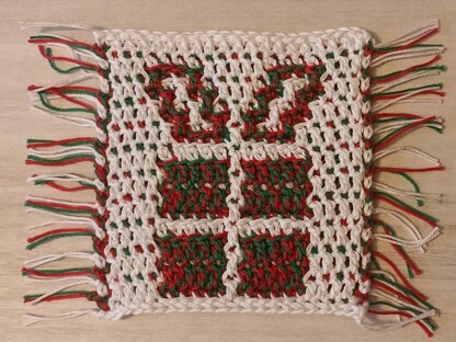 Pretty present mug rug