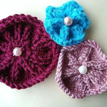 691 knitted flower