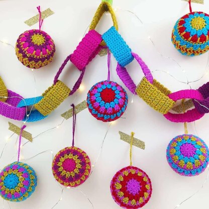 Crochet Baubles and Chain Garland Pattern - Christmas Decorations