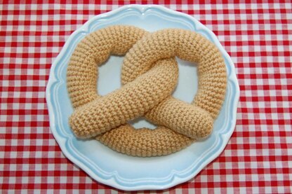 Crochet Pattern for a Pretzel - Play Food