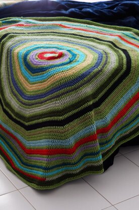 Multicolor round crochet blanket