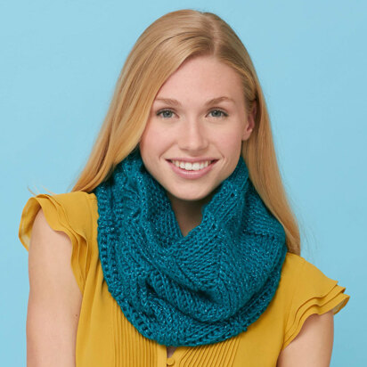 Twist 'n Shout Cowl in Caron Simply Soft Party - Downloadable PDF