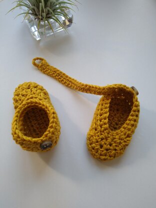 Lottie Easy Crochet Baby Shoes