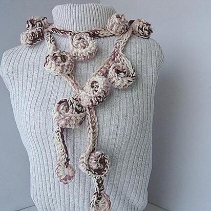 067, LARIAT OF ROSES COWL