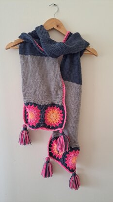 Scarf Sentro machine with granny square