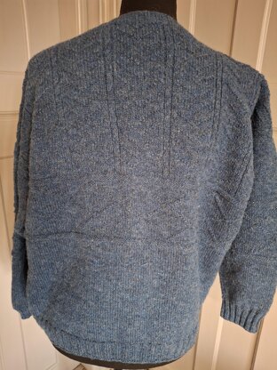 RHUE, a woollen pullover for ladies and men