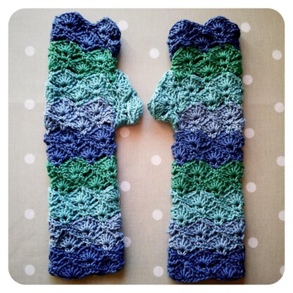 Gloves :: Wave Stitch Wristwarmer Mittens