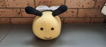 Bonnie the Bumble Bee Knitting Pattern