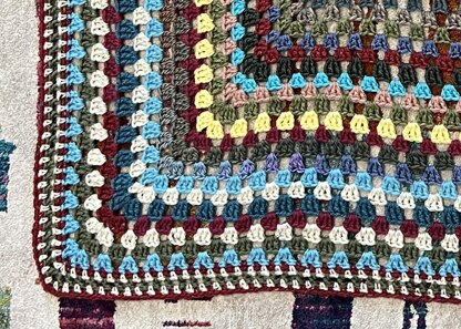 Ripple-Free Lie-Flat Granny Square Blanket