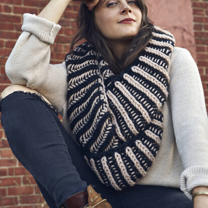 Illusionist Infinity Scarf in Lion Brand Hue & Me - M20284-TWH - Downloadable PDF