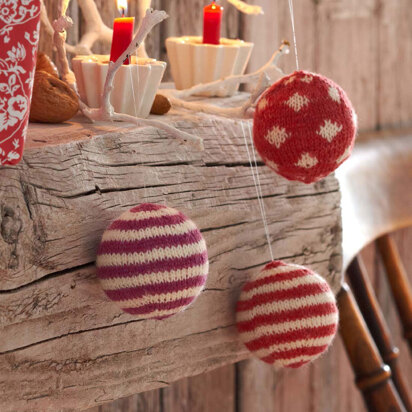 Christmas Baubles in Regia 4 Ply 50g - R0095A