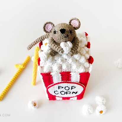 Steno the amigurumi mouse and the popcorn box