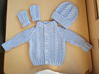 Baby jumper, hat & mitts