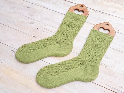 Leaf Twine Socks