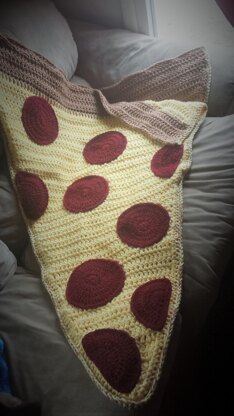 Pizza By the Slice Blanket pattern by Raechel Mayfield