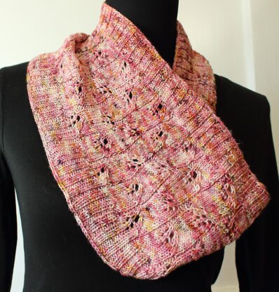 Prairie Rose Cowl