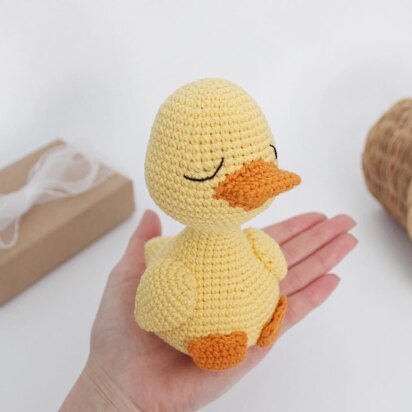Amigurumi duck toy crochet pattern