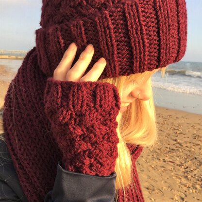 “Yvonne” scarf, hat and gloves