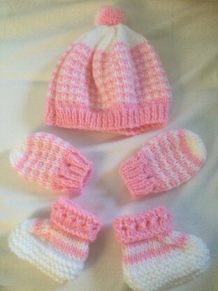 Baby Beanie booties and mittens