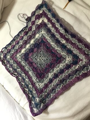 Shell stitch blanket