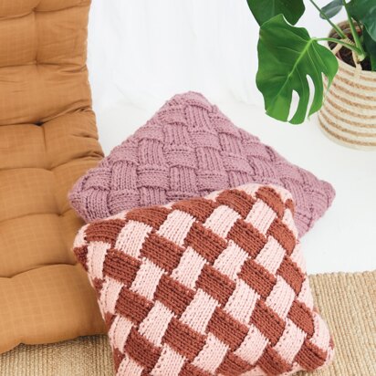 Cushion Cover in Hayfield Bonus Super Chunky - 10615 - Downloadable PDF