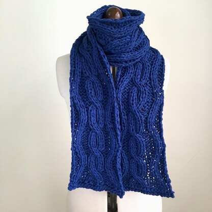 Rippled cable knit scarf