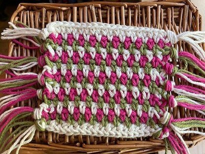 Linen stitch mug rug