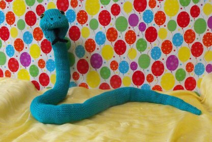 NURSERY SIDNEY SNAKE  TOY KNITTING PATTERN - MADMONKEYKNITS