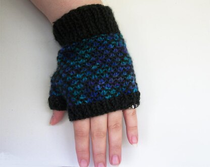 Knit Dragon Scale Gloves