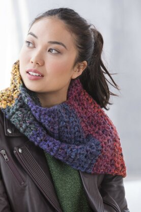 Lakehurst Cowl in Lion Brand Mandala Thick & Quick - L80168 - Downloadable PDF