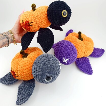 Amigurumi turtle Halloween