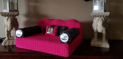 Easy crochet cat couch