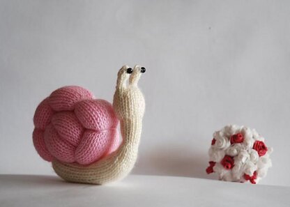 Romantic Pink Snail - knitting pattern (knitted round)