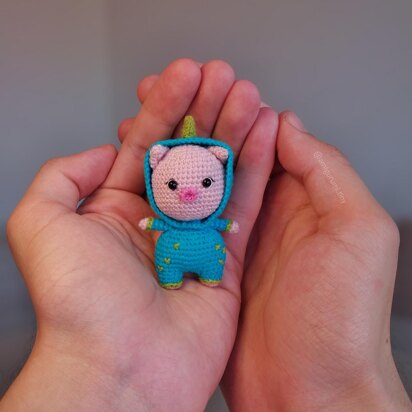 Tiny pig amigurumi