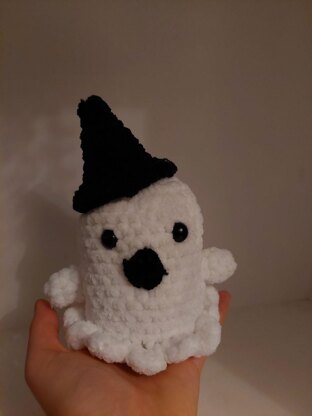 Ghost with witch hat