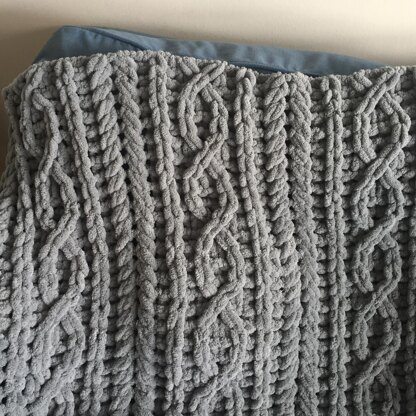 Repeating Rope Cable-Knit Blanket