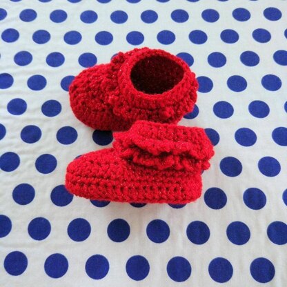 Ruffled baby booties