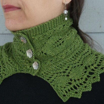 Strawberry Leaves Neckwarmer