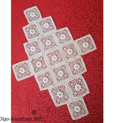 White openwork square runner