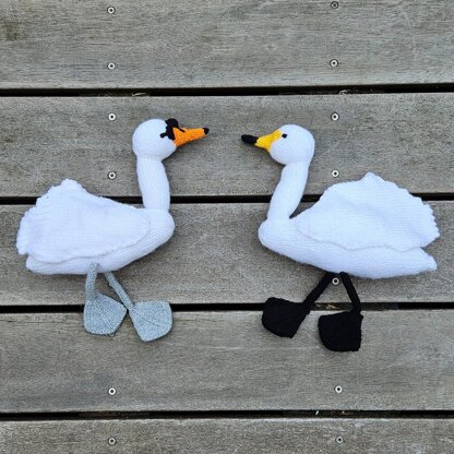 Knitted Mute Swan