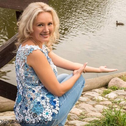 Lace blouse with blue motifs