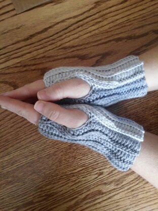 "Knit-Look" Fingerless Gloves