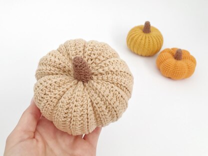 Crochet pumpkins pattern Halloween decor amigurumi