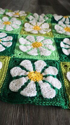 Vintage Retro Daisy Granny Square Cardigan