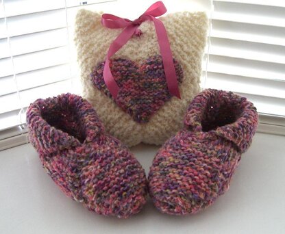 Travel Slippers & Pouch (allsquareknits)
