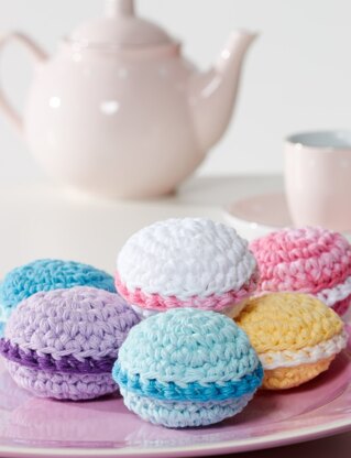 Macarons Cupcakes in Lily Sugar 'n Cream Solids