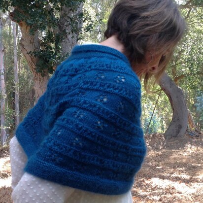 Lumi Capelet - knitting pattern