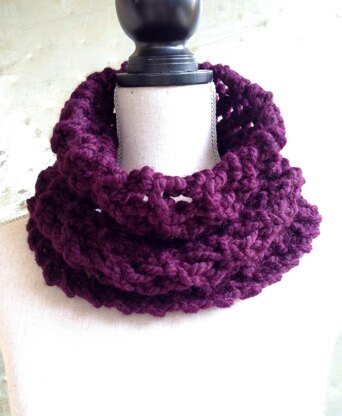 Lacy Chunky Cowl